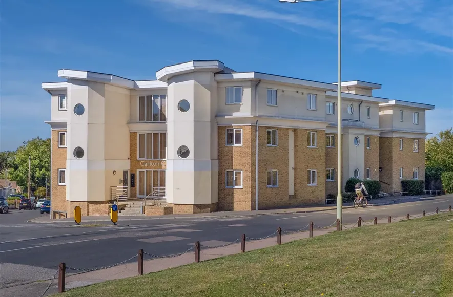 2 bedroom flat for sale