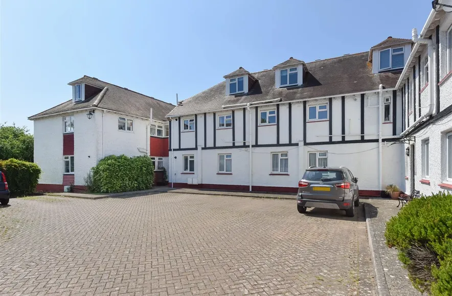 2 bedroom flat for sale