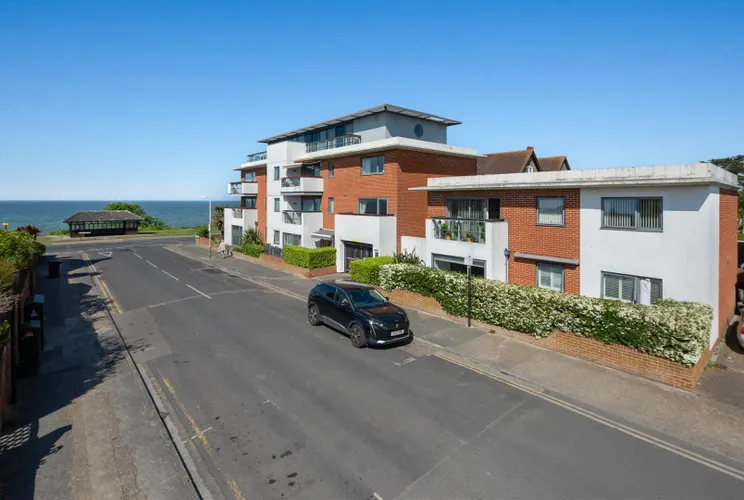 2 bedroom flat for sale